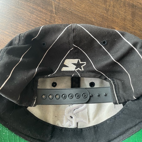 Vintage Chicago White Sox Pinstripe Starter Snapback - Picture 5 of 5